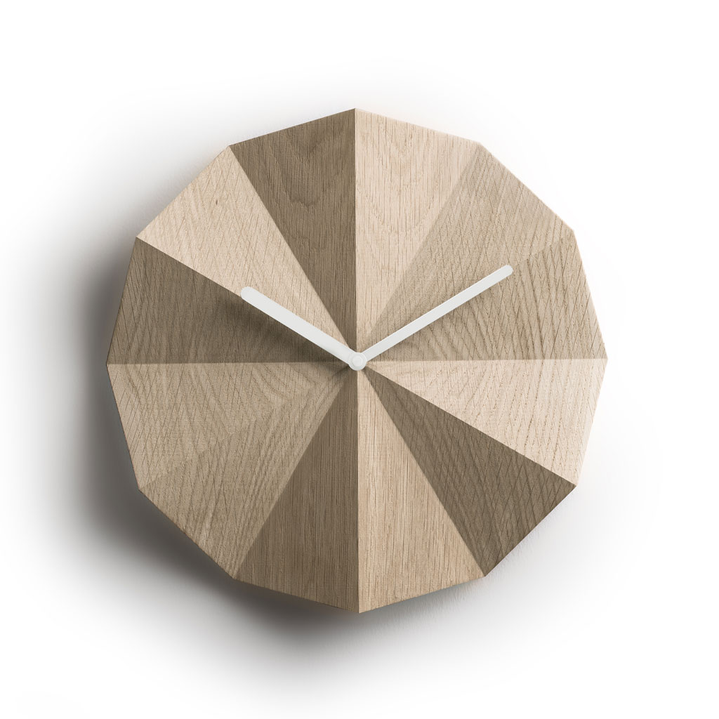 LAWA DESIGN - Delta Clock - moderne Designer Wanduhr aus Eichenholz