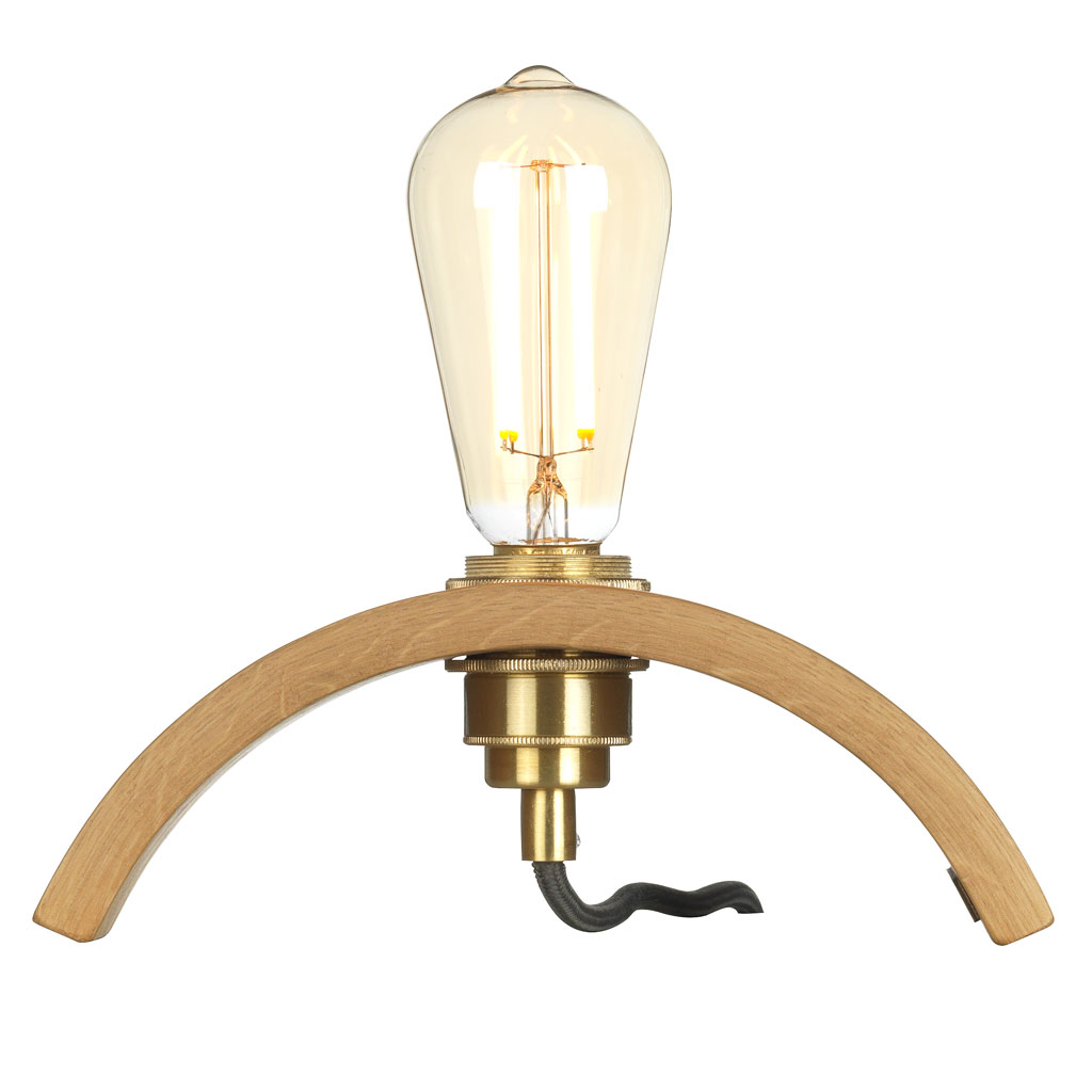 Tom Raffield - Archer - Tischlampe mit Glühbirne und Holzfuss aus Eiche