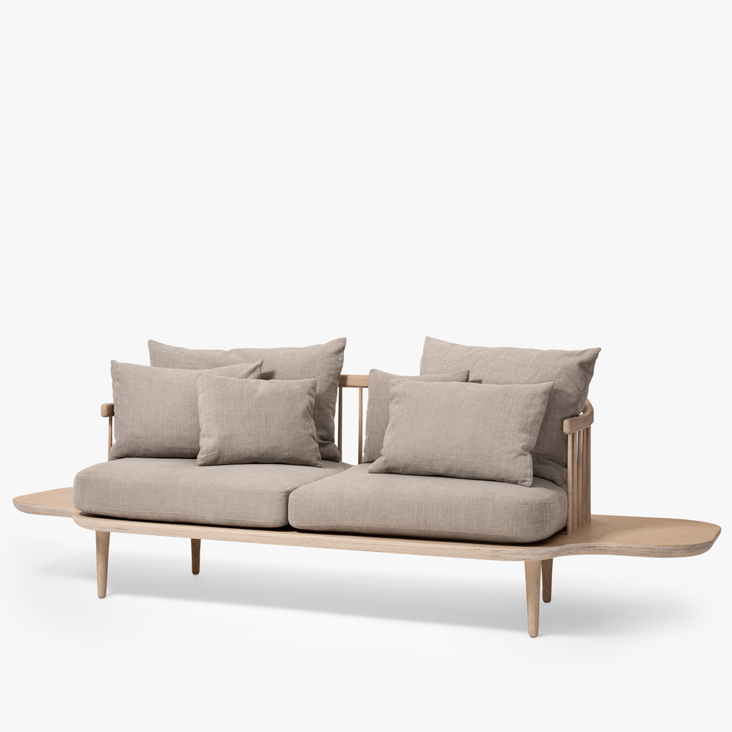 undtradition - Fly SC3 - 2-Sitzer Design Sofa aus Eichenhlz mit Ablage 