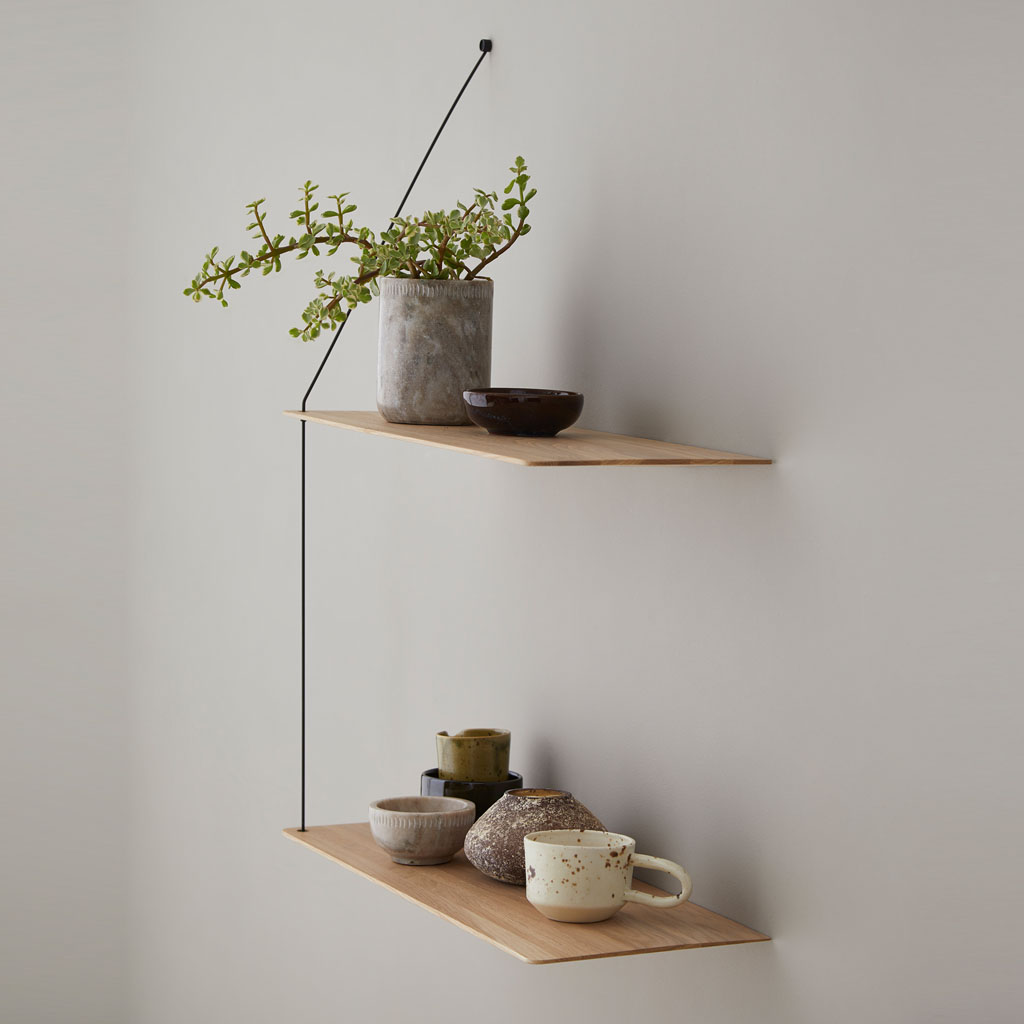 WOUD - Stedge Shelf - Hängeregal aus Holz und Metall im dänischen Design
